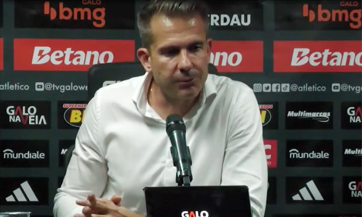 Victor Bagy anunciou a saída de Milito do Atlético (foto: Reprodução/FC Player)