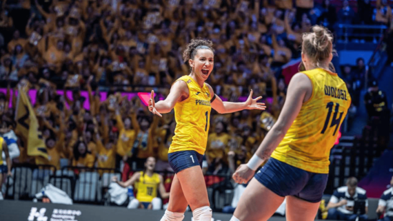 Gabi Guimarães, ponteira do Conegliano e da Seleção Brasileira Feminina de Vôlei, comemorando ponto no Mundial (foto: Divulgação/FIVB)