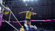 Gabi Guimarães, ponteira do Conegliano, em movimento de ataque (foto: Divulgação/FIVB)