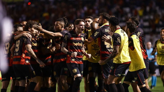 Elenco do Sport celebra gol (foto: Paulo Paiva / Sport Recife)