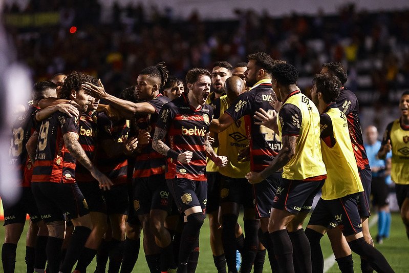Elenco do Sport celebra gol (foto: Paulo Paiva / Sport Recife)