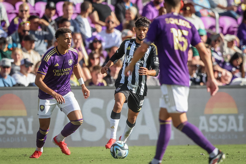 Gustavo Scarpa em ação pelo Atlético contra o Orlando City, nos Estados Unidos - (foto: Pedro Souza/Atlético)