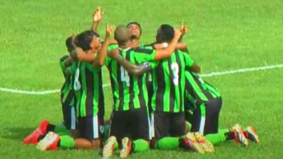 Elenco do América celebra gol na Copinha (foto: Reprodução/FPF)