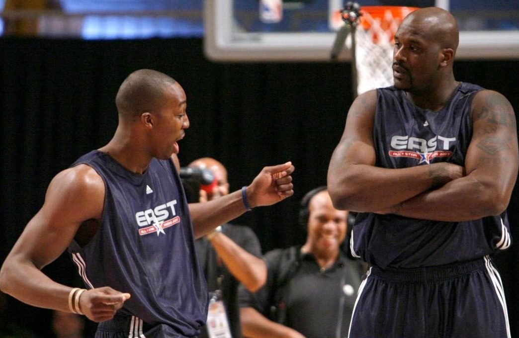 Dwight Howard e Shaquille O'Neal em quadra pelo NBA All-Star de 2007 (foto: Lucy Nicholson/Reuters - 17/2/2007)