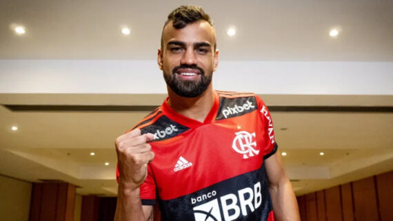 Fabrício Bruno com a camisa do Flamengo (foto: Felipe Patiño/Flamengo)