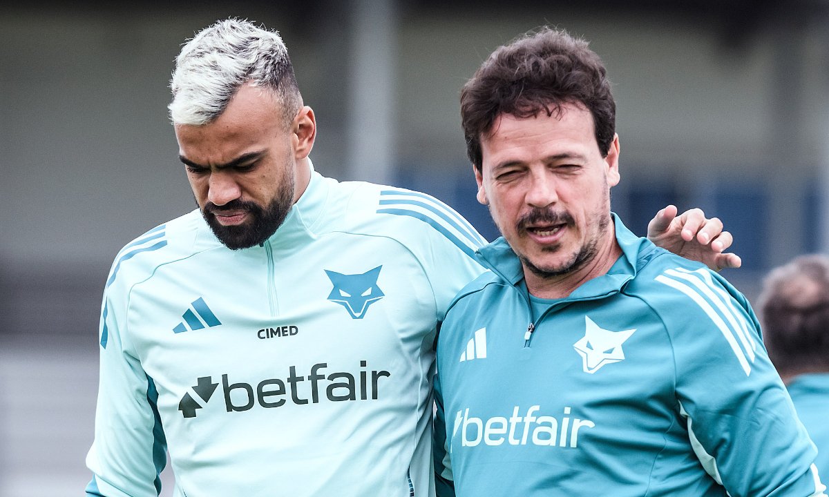 Fabrício Bruno e Fernando Diniz durante conversa (foto: Gustavo Aleixo/Cruzeiro)