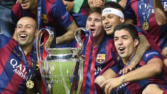 Mascherano, Neymar, Messi e Suárez (foto:  AFP PHOTO / LLUIS GENE)