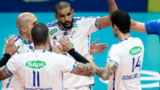 Jogadores do Cruzeiro em duelo contra o Minas na Arena UniBH pelo returno da Superliga Masculina de Vôlei (foto: Agência i7/Cruzeiro)