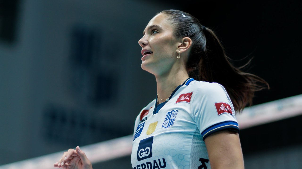 Júlia Kudiess no retorno da lesão pelo Minas (foto: Hedgard Moraes/Minas Tênis Clube)