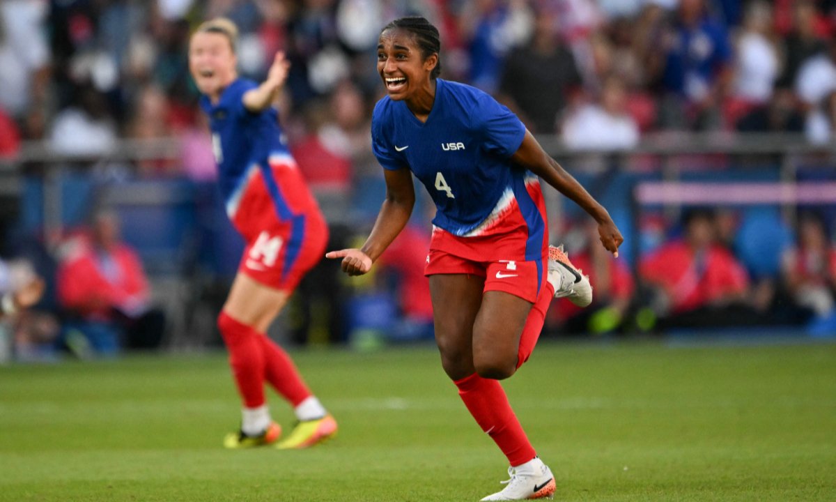 Naomi Girma em ação pela Seleção dos Estados Unidos (foto: AFP)