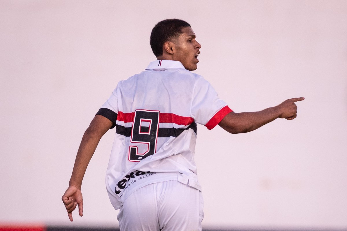Ryan Francisco, adversário do Cruzeiro nas quartas de final da Copinha, comemorando gol pelo São Paulo (foto: Guilherme Veiga / São Paulo FC)