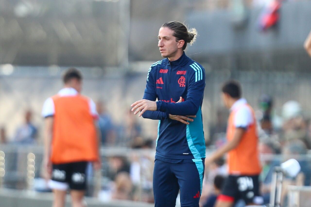 Técnico Filipe Luís durante treino do Flamengo (foto: Gilvan de Souza/Flamengo)