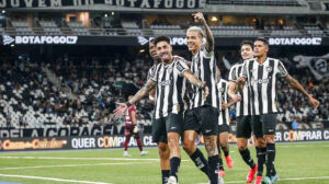 O Botafogo recebeu a Portuguesa no Estádio Nilton Santos, nesta terça-feira (14), e conquistou a primeira vitória no Campeonato Carioca 2025. Veja como o Jogada10 avaliou o desempenho dos alvinegros. Foto: Arthur Barreto/Botafogo - Crédito: 