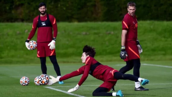 Marcelo Pitaluga durante treino do Liverpool (foto: Divulgação/Liverpool)