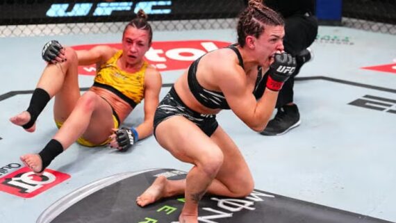 Mackenzie Dern contra Amanda Ribas (foto: Chris Unger/Zuffa LLC)