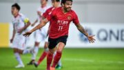 Ricardo Goulart corre com os braços abertos em jogo do Guangzhou (foto: AFP - 10/05/2020)