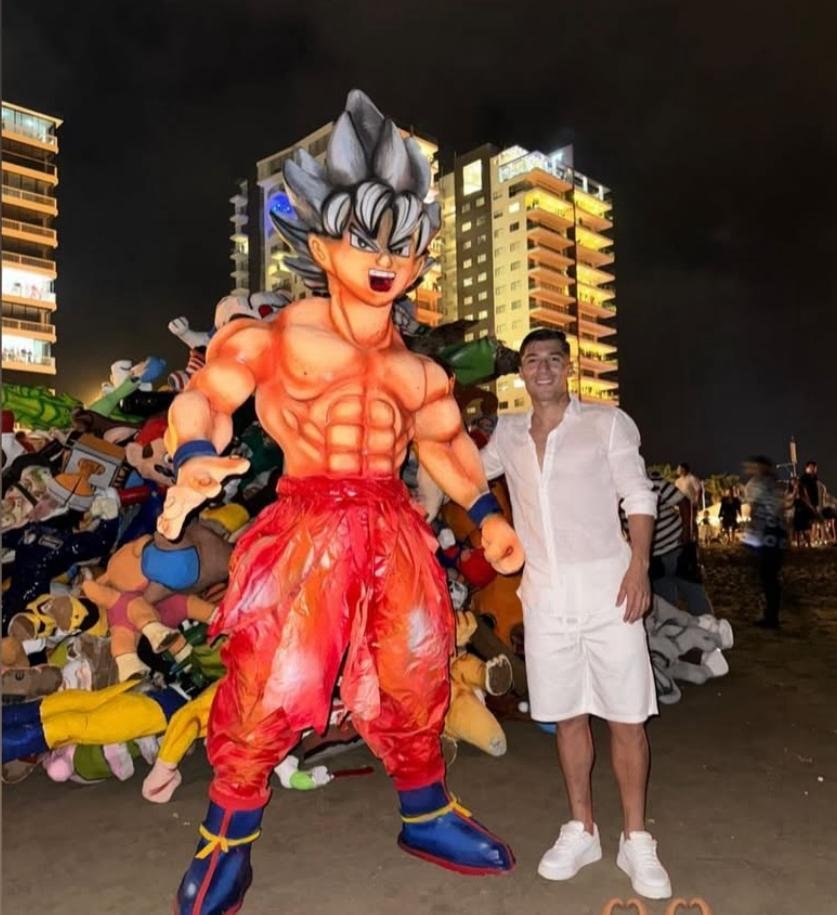 Alan Franco com personagem de anime