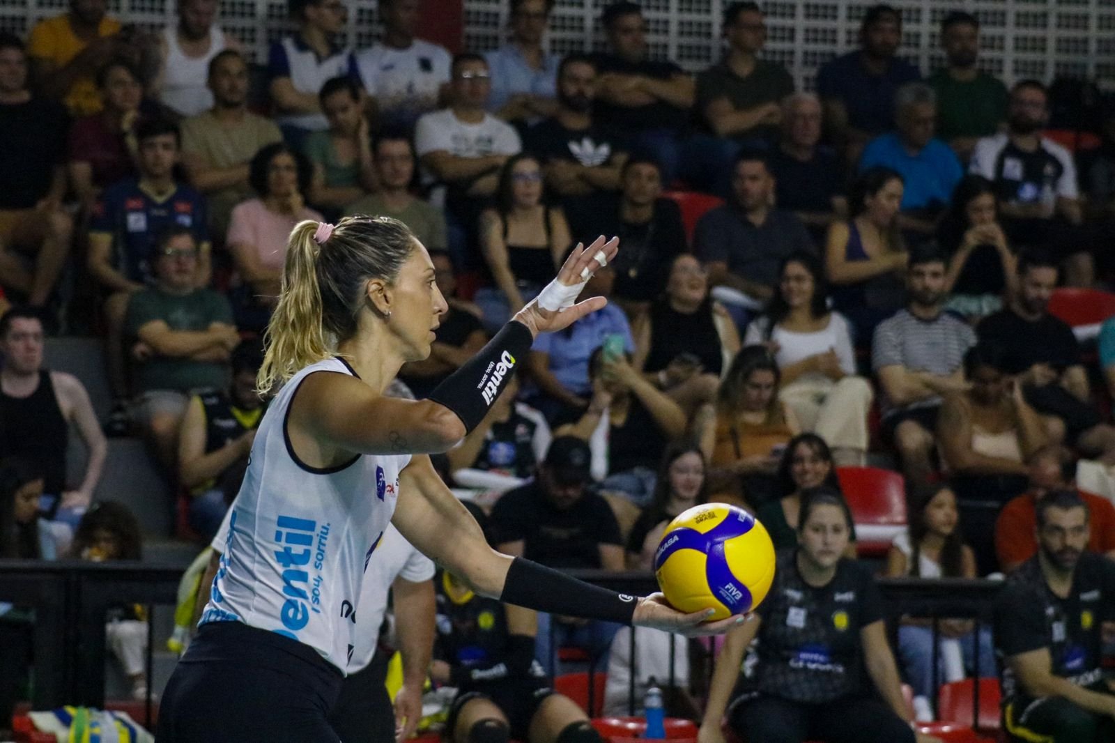 Carol Gattaz, central do Praia Clube (foto: Débora Elisa)