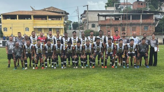 Elenco do Democrata-GV para o Campeonato Mineiro de 2025; alguns jogadores da foto já deixaram o clube (foto: Divulgação/Democrata-GV)