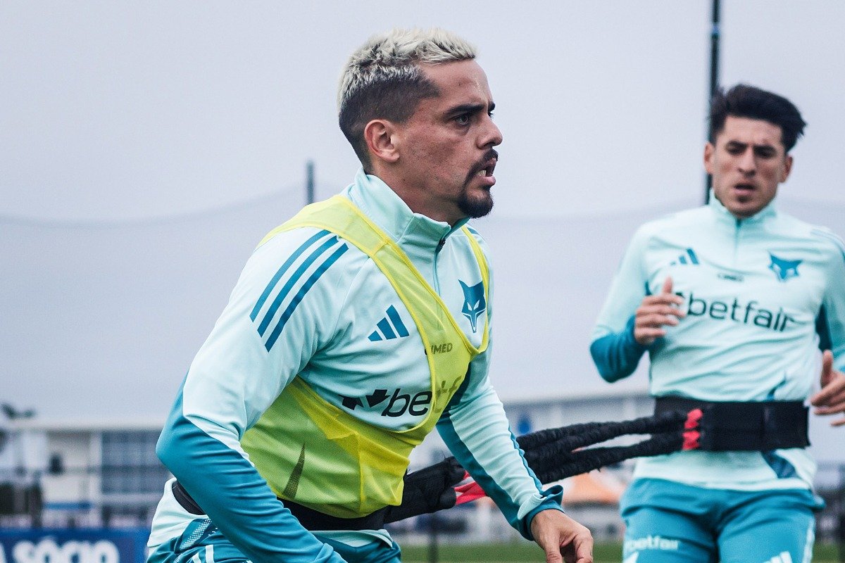 Fagner, lateral-direito do Cruzeiro emprestado pelo Corinthians, durante treino da Raposa (foto: Gustavo Aleixo/Cruzeiro)