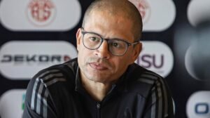 Ídolo do Cruzeiro, Alex treinou o Antalyaspor - Crédito: 