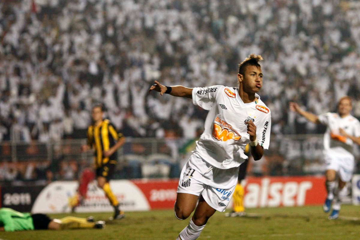 Para Santos, Neymar marcou na Final da Copa Libertadores de 2011 - (Foto: Reuters/Nacho Doce - 23/06/2011)