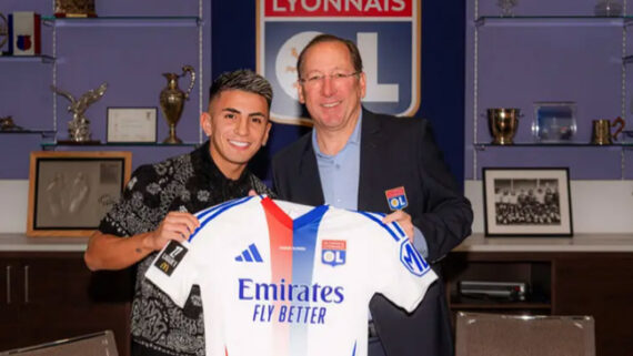 Thiago Almada é apresentado no Lyon ao lado de John Textor (foto: Reprodução/Lyon)