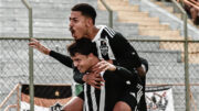 Gabriel Pfeifer comemora gol que deu vitória ao Atlético (foto: Divulgação/Atlético)