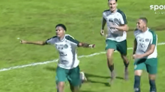 Zagueiro Pedro Manoel marcou o gol que deu a vitória ao Guarani sobre o Atlético (foto: Reprodução/SporTV)