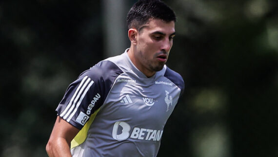 Rodrigo Battaglia, novo reforço do Boca Juniors, em treino pelo Atlético (foto: Pedro Souza/Atlético)