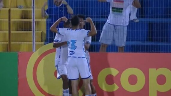 À lá Gabigol, Navarro comemora gol pelo Cruzeiro na Copa São Paulo (foto: Reprodução)