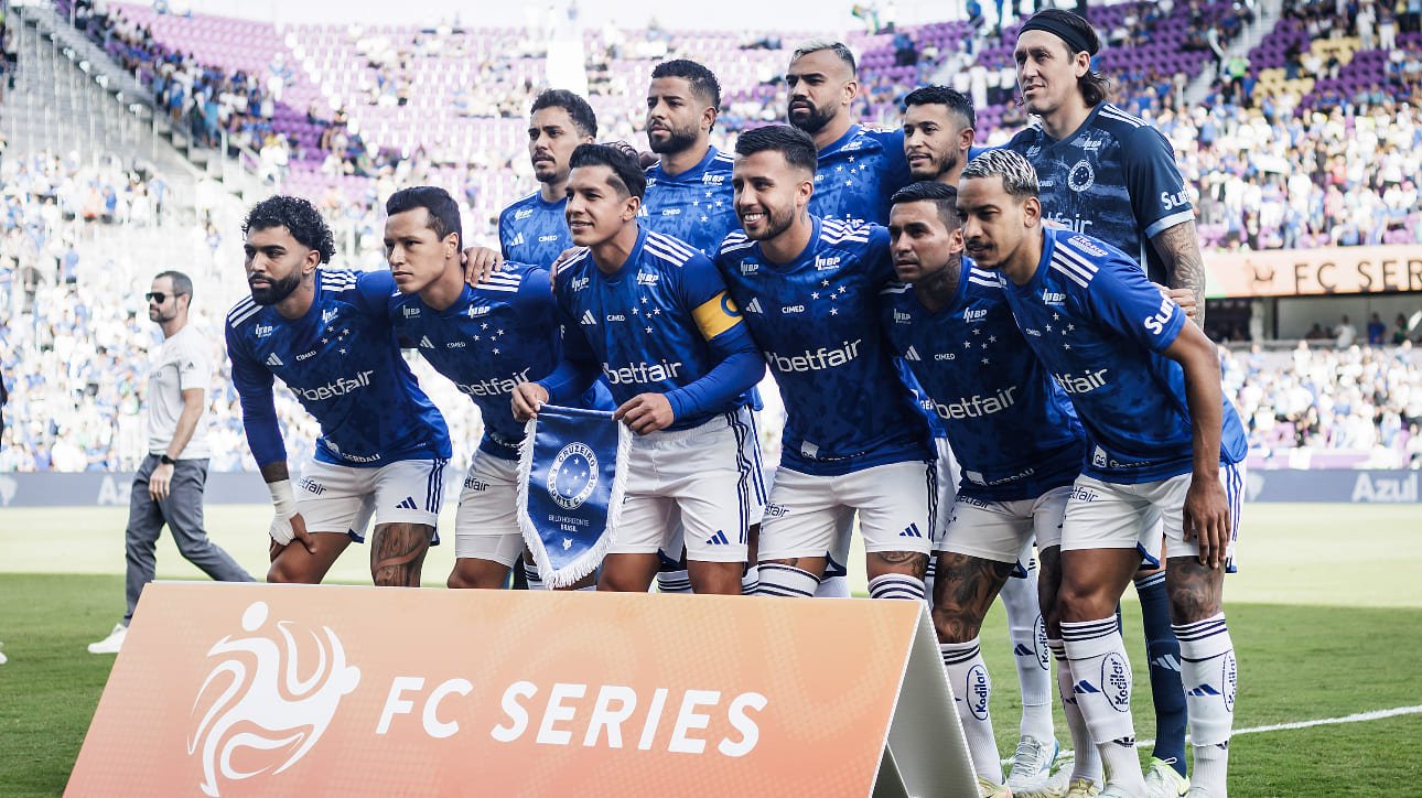 Elenco titular do Cruzeiro no empate sem gols com o Atlético (foto: Gustavo Aleixo/Cruzeiro)