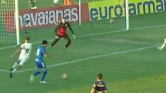 Lance do terceiro gol do Cruzeiro na terceira fase da Copinha (foto: Reprodução/CazéTV)