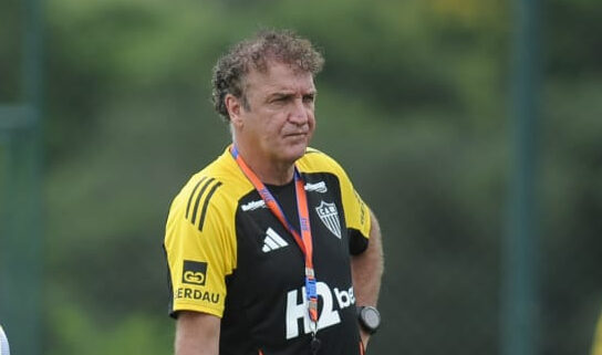 Cuca em treino do Atlético na Cidade do Galo (foto: Alexandre Guzanshe/EM/DA.Press)