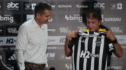 Cuca e Victor em coletiva na Cidade do Galo (foto: Alexandre Guzanshe/EM/DA.Press)