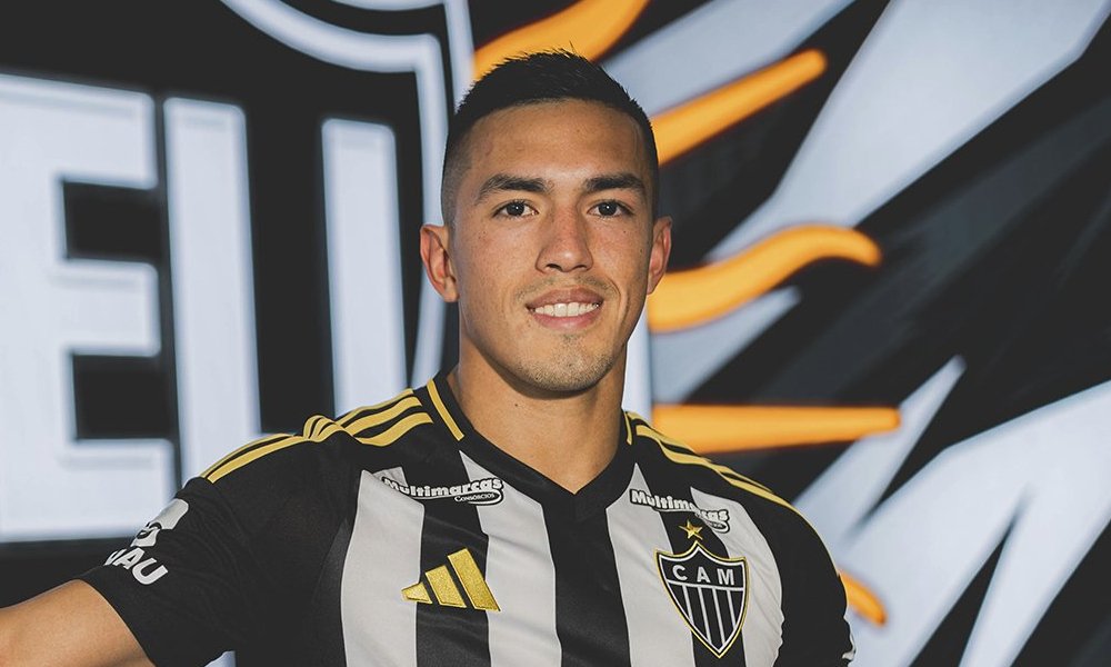 Cuello com a camisa do Atlético (foto: Divulgação/Atlético)