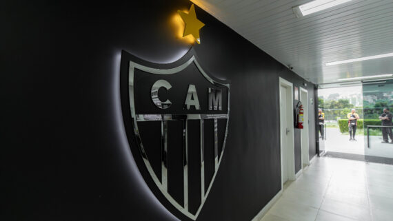 Escudo do Atlético na Cidade do Galo (foto: Pedro Souza/Atlético)