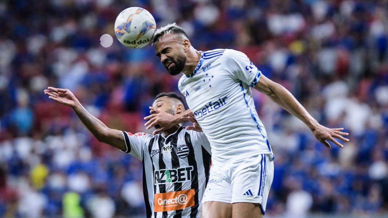 Fabrício Bruno, zagueiro do Cruzeiro, durante partida contra Athletic, pelo Mineiro (foto: Gustavo Aleixo/Cruzeiro)