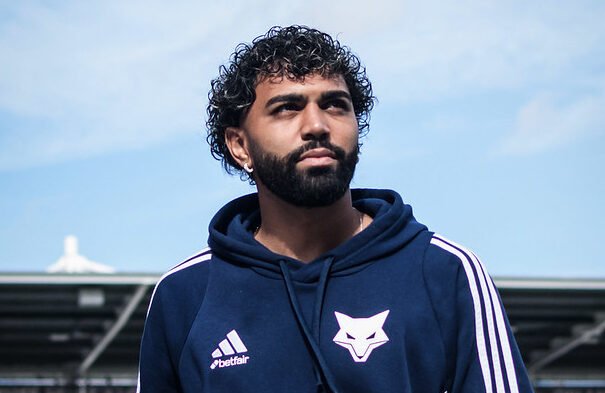 Gabigol olhando para o alto (foto: Gustavo Aleixo/Cruzeiro)