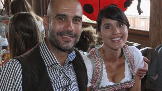 Guardiola e Cristina Serra (foto: AFP PHOTO / POOL / ALEXANDRA BEIER)