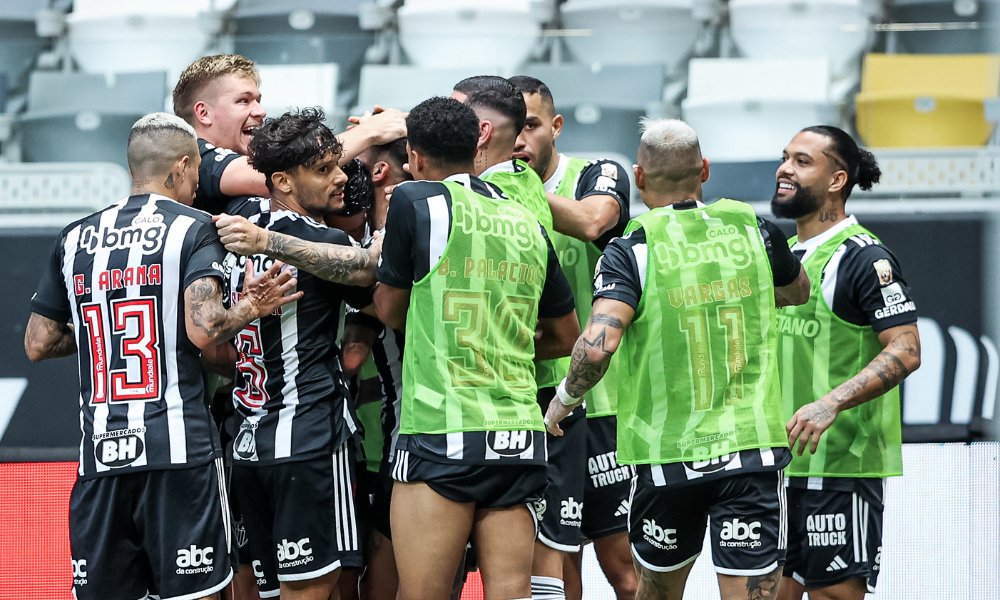 Jogadores do Atlético comemoram gol na Arena MRV (foto: Pedro Souza/Atlético)