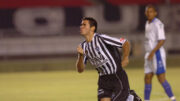 Leandro Castán comemora gol pelo Atlético em 2006 (foto: Jorge Gontijo/Estado de Minas (22/3/2006))