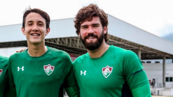 De volta ao Fluminense, Marcelo Pitaluga (esquerda) foi companheiro de Alisson (direita) no Liverpool (foto: Lucas Merçon/Fluminense)