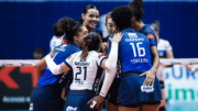 Jogadoras de vôlei do Minas reunidas em quadra (foto: Hedgard Moraes/Minas Tênis Clube)