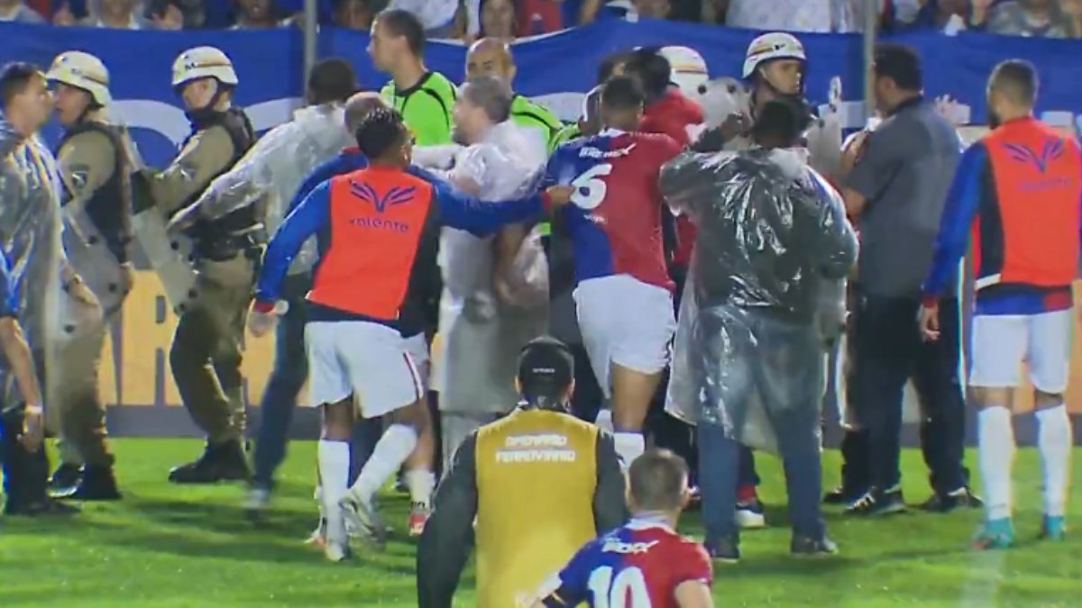 Paraná x Operário terminou em briga generalizada (foto: Reprodução/Globo)