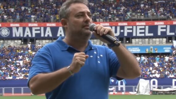 Alexandre Mattos durante apresentação de reforços do Cruzeiro (foto: Divulgação/Cruzeiro)