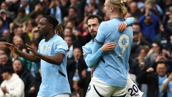 Elenco do Manchester City (foto: Darren Staples / AFP)