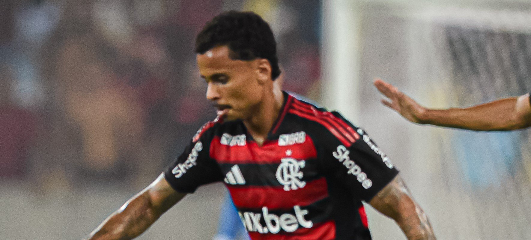 Allan, volante do Flamengo com passagem pelo Atlético (foto: Gilvan de Souza & Paula Reis / Flamengo)