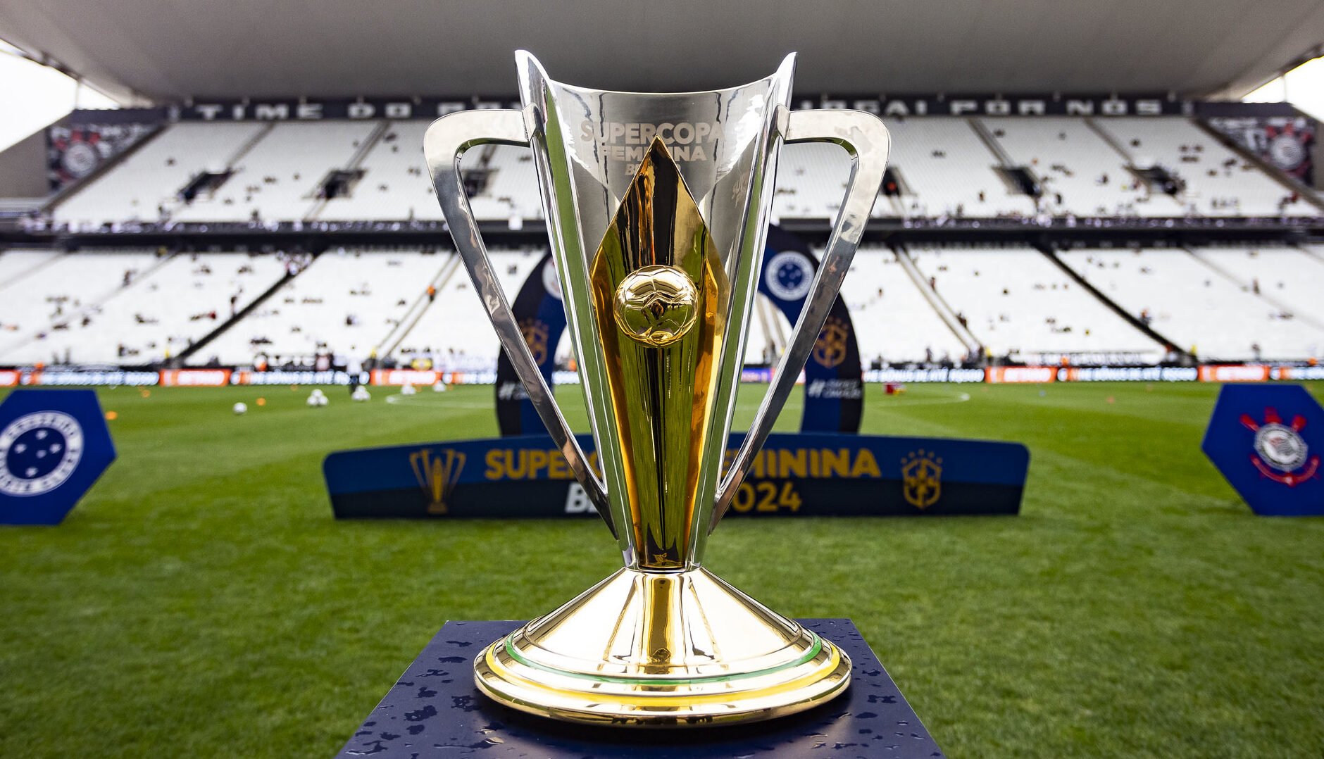 Taça da Supercopa (foto: Staff Images / CBF)