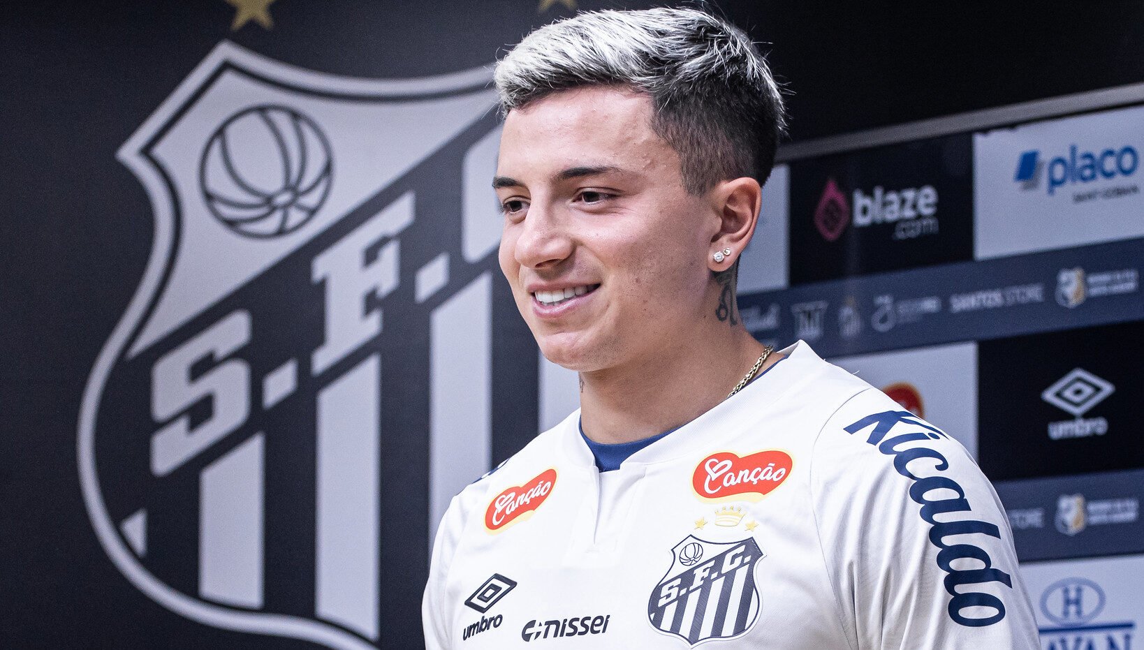 Barreal na apresentação pelo Santos (foto: Raul Baretta/ Santos FC.)